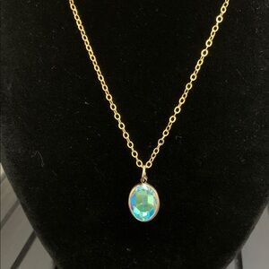 Elegant Gold tone crystal Pendant Necklace NWOT